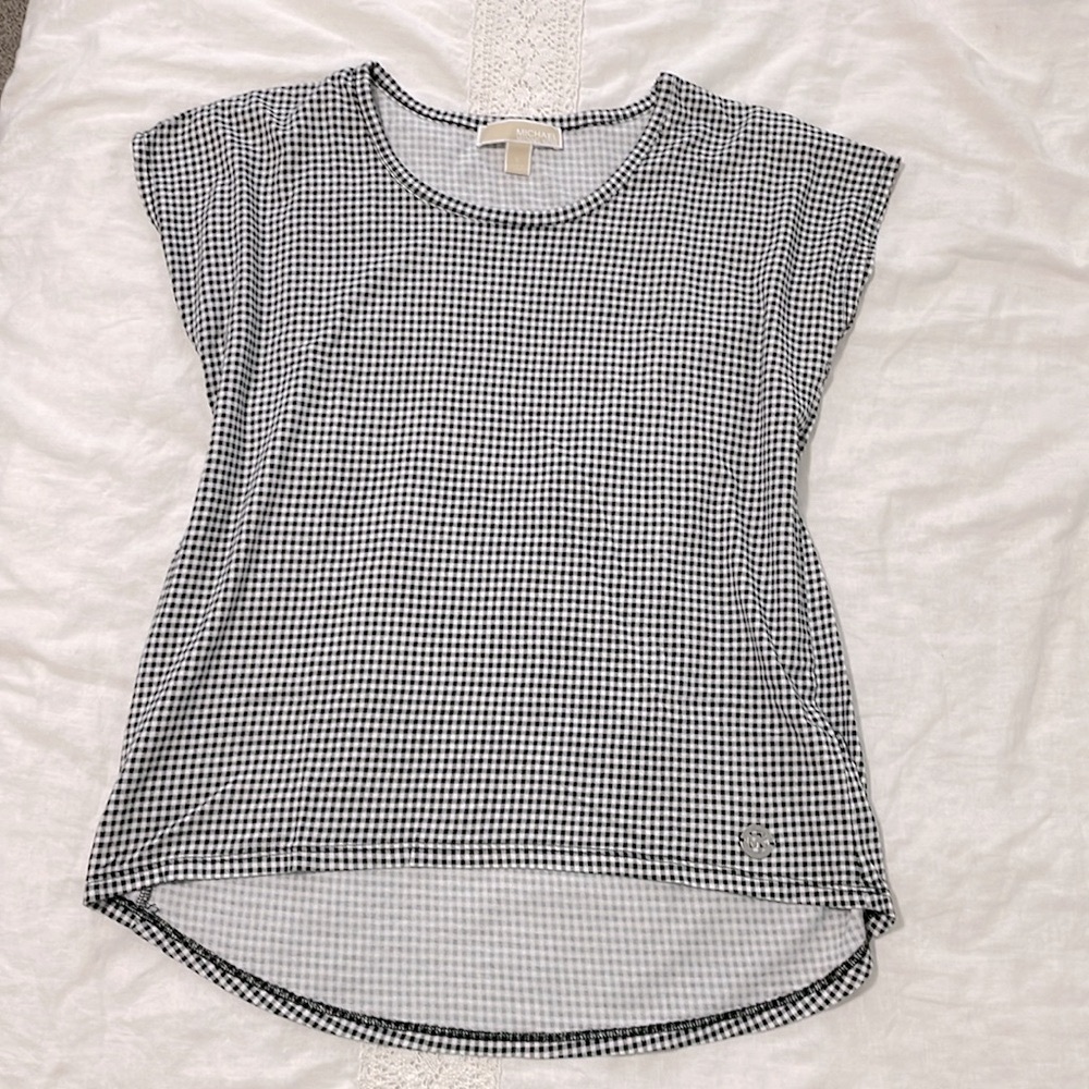 EUC Michael Kors Cute Round back hem T-Shirt Size S